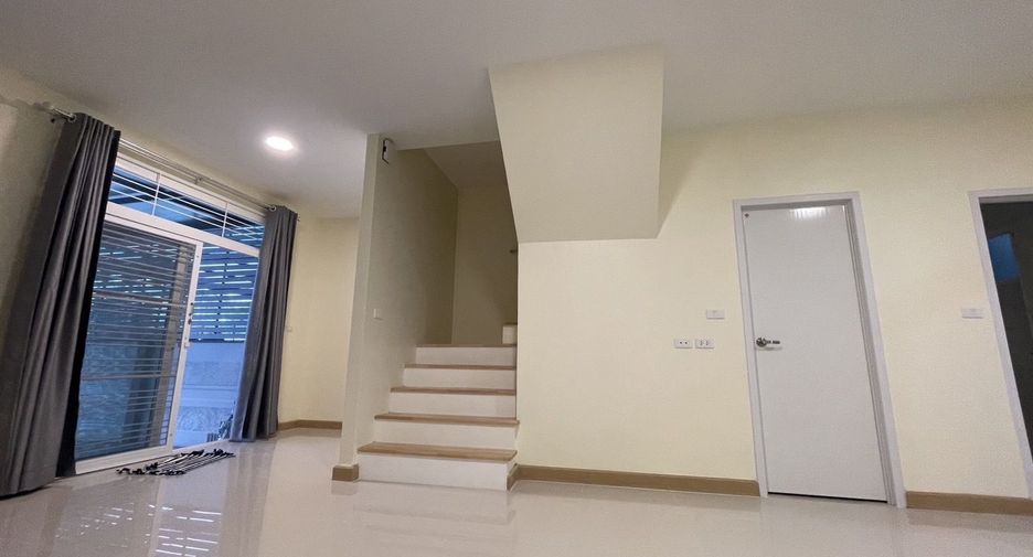 Reihenhaus zum Kauf mit 3 Zimmer in Thawi Watthana, Bangkok
