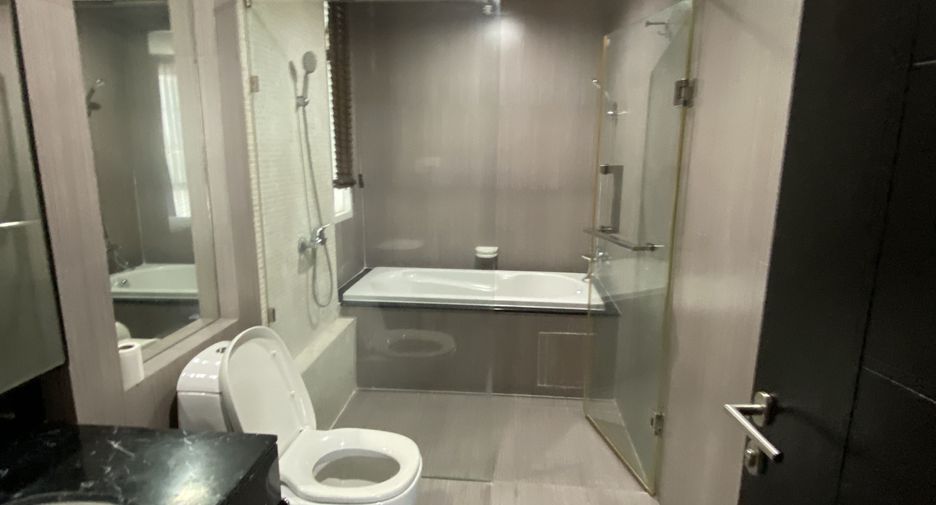 For rent 2 bedrooms condo in Watthana, Bangkok
