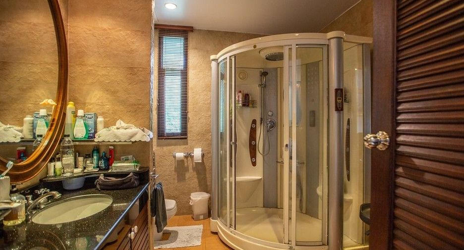 Villa en venta de 7 habitaciones en Watthana, Bangkok