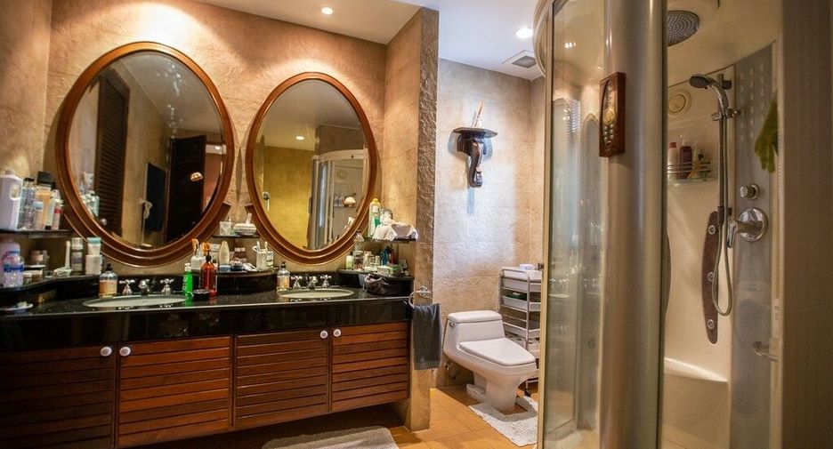 Villa en venta de 7 habitaciones en Watthana, Bangkok