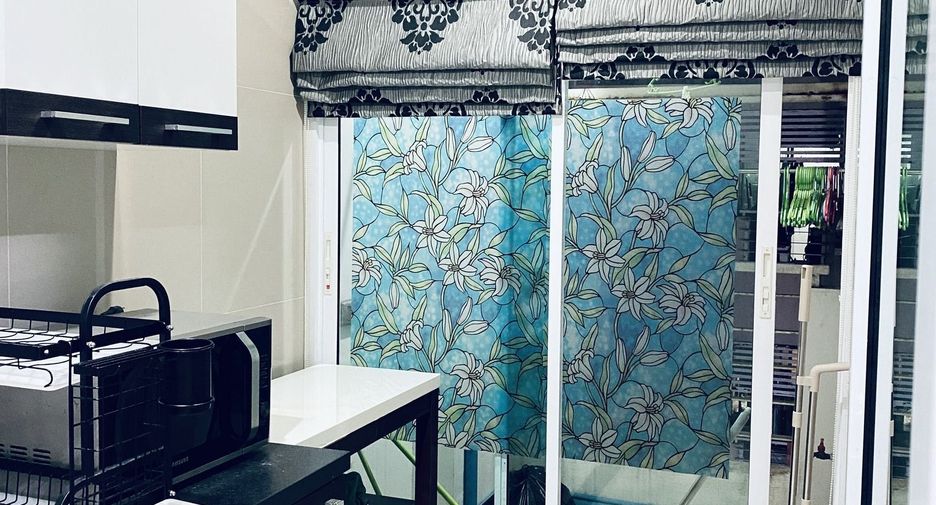 For sale 1 bed condo in Wang Thonglang, Bangkok