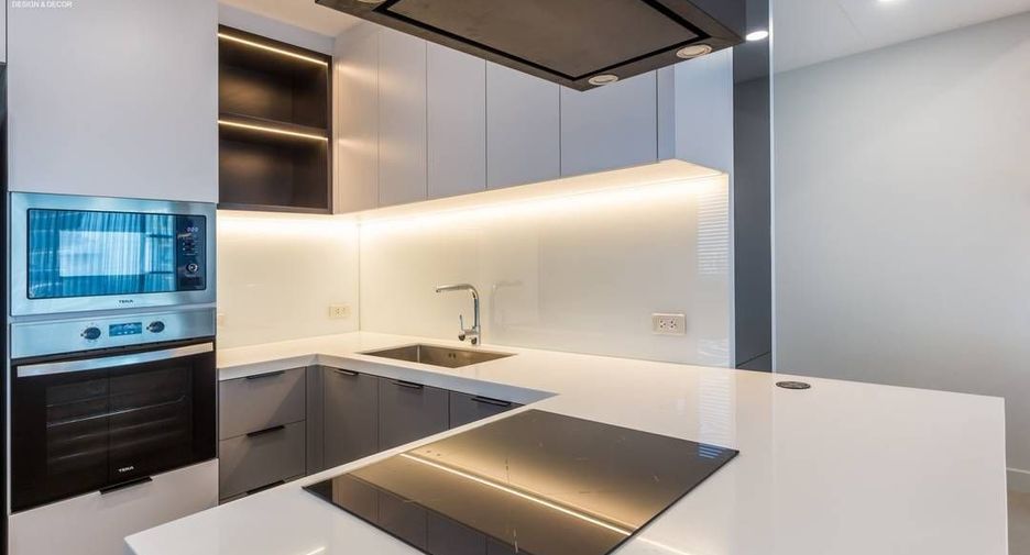 For rent 3 bedrooms condo in Khlong Toei, Bangkok