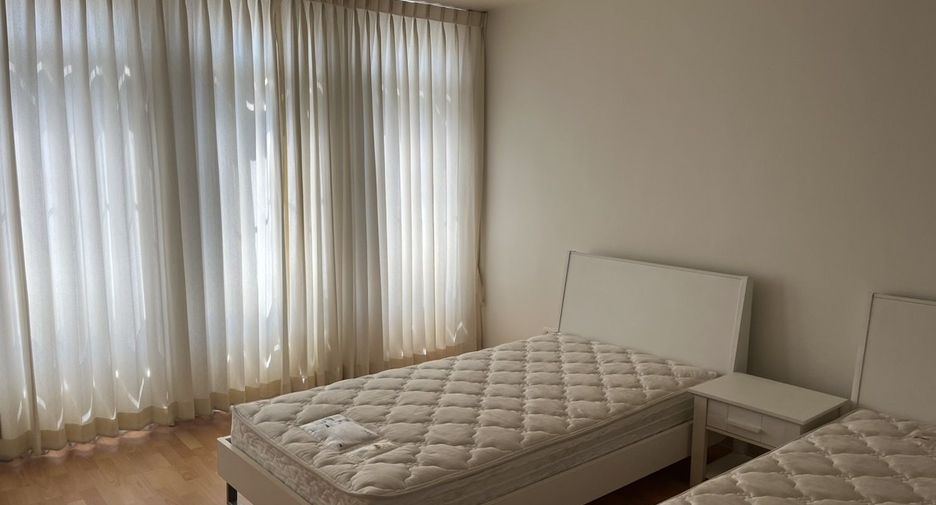 For rent 2 bedrooms apartment in Watthana, Bangkok