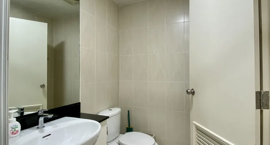 For sale and for rent 2 bedrooms condo in Watthana, Bangkok