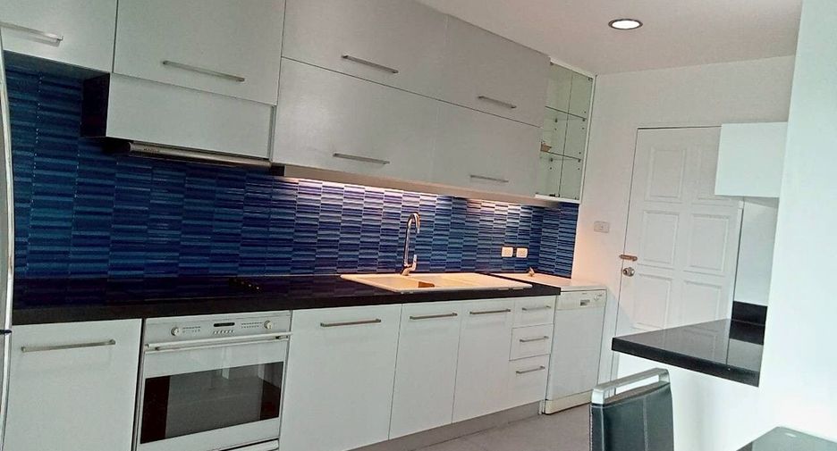 For rent 3 bedrooms condo in Watthana, Bangkok