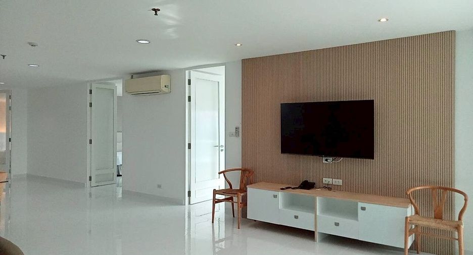 For rent 3 bedrooms condo in Watthana, Bangkok