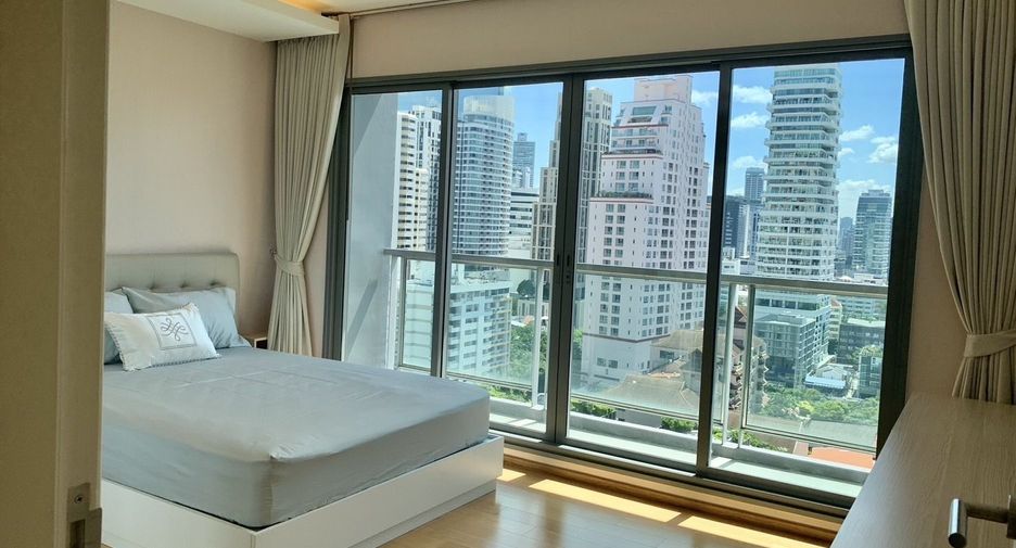 For rent 2 bedrooms condo in Watthana, Bangkok