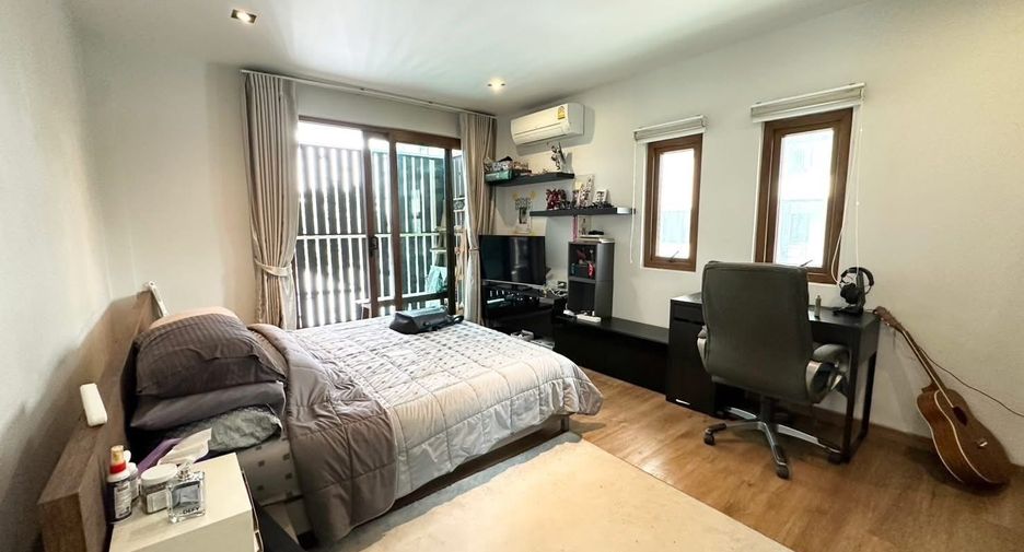 For sale 5 bedrooms house in Chatuchak, Bangkok