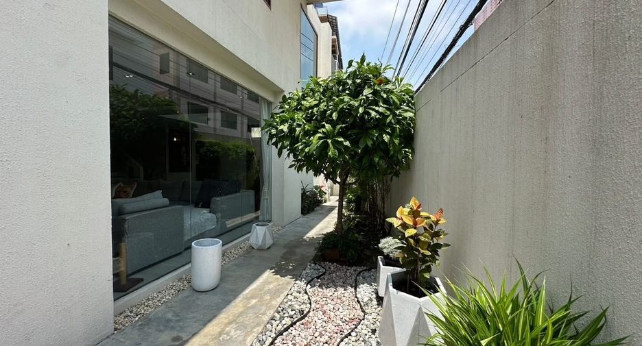 For sale 5 bedrooms house in Chatuchak, Bangkok