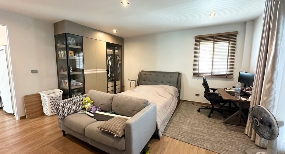 For sale 5 bedrooms house in Chatuchak, Bangkok