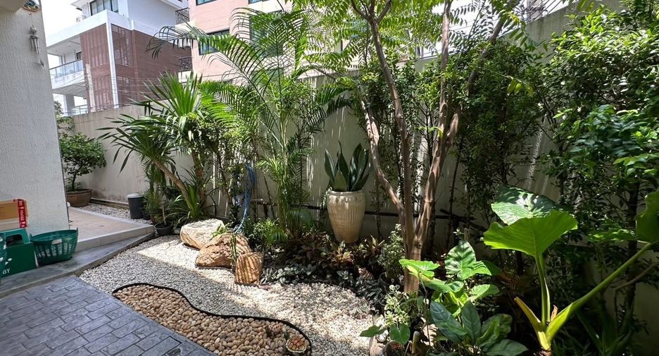 For sale 5 bedrooms house in Chatuchak, Bangkok