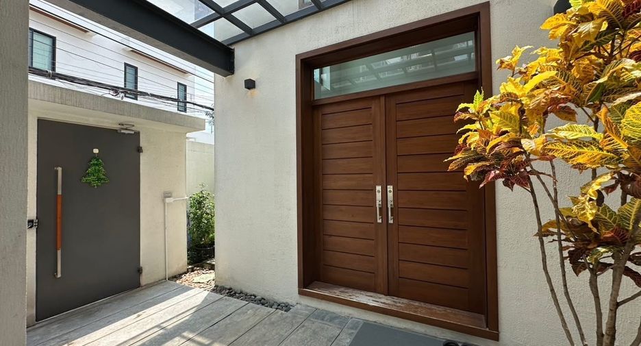 For sale 5 bedrooms house in Chatuchak, Bangkok