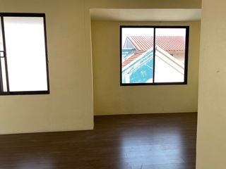 For rent 4 bedrooms house in Huai Khwang, Bangkok