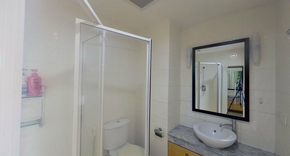 For rent 2 bedrooms condo in Yan Nawa, Bangkok