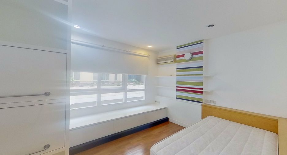 For rent 2 bedrooms condo in Yan Nawa, Bangkok
