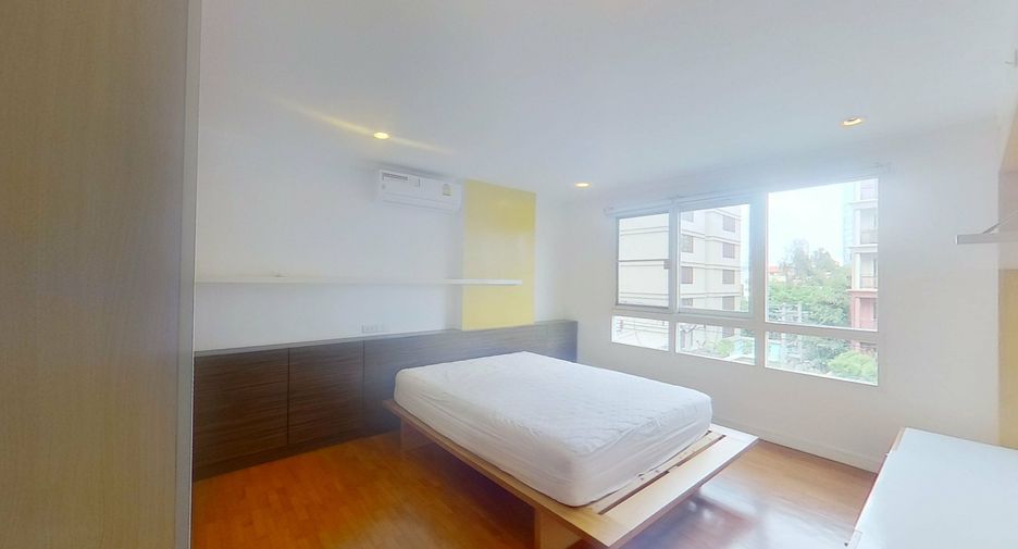 For rent 2 bedrooms condo in Yan Nawa, Bangkok