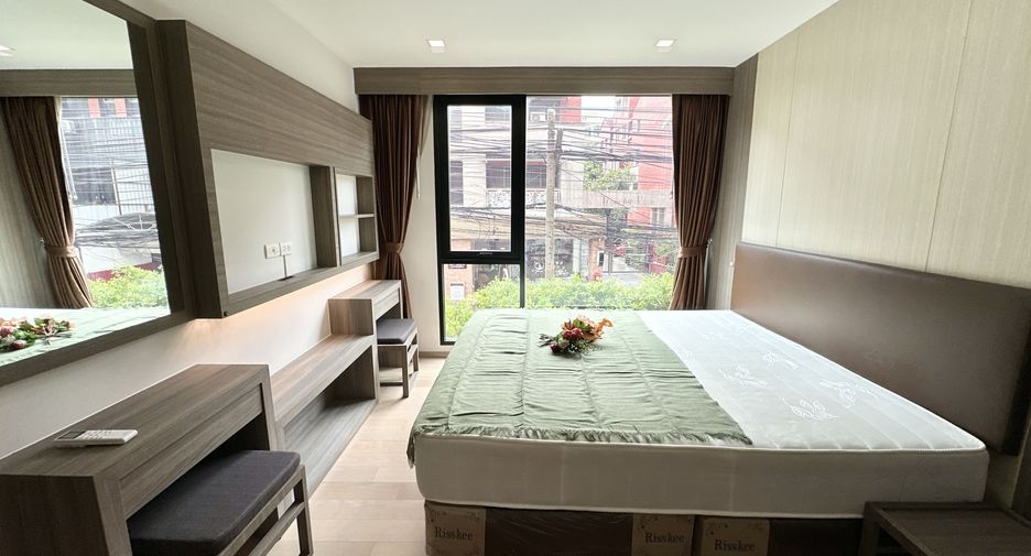 For sale 2 bedrooms condo in Watthana, Bangkok