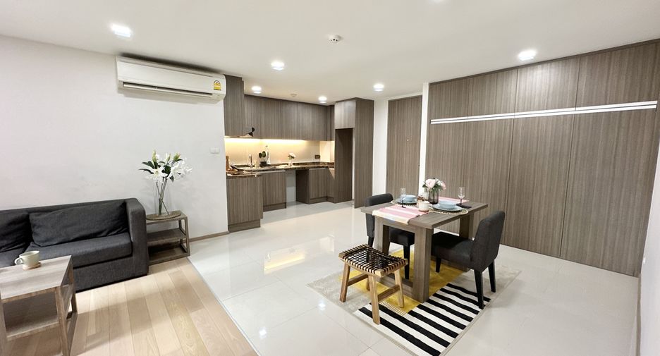 For sale 2 bedrooms condo in Watthana, Bangkok
