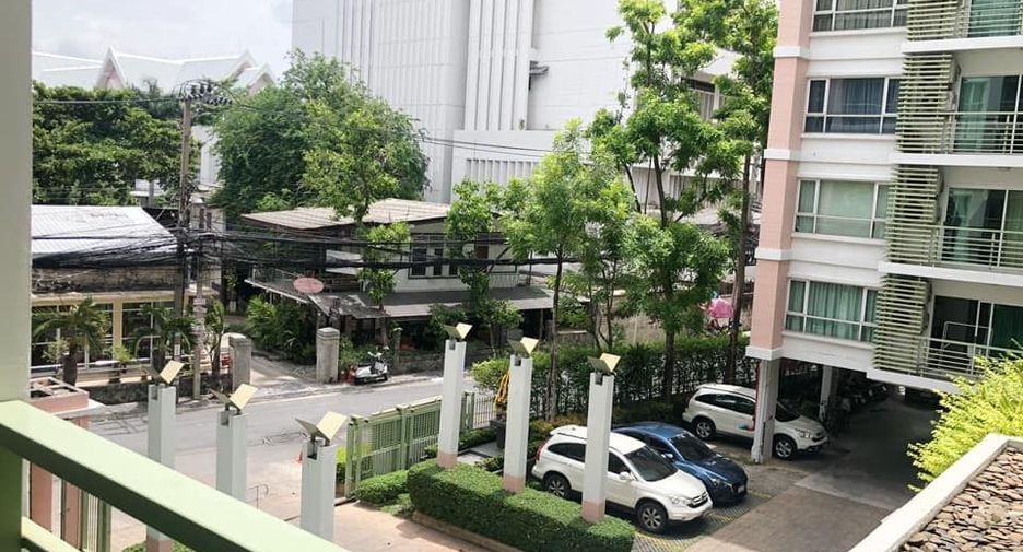 For rent studio condo in Phaya Thai, Bangkok