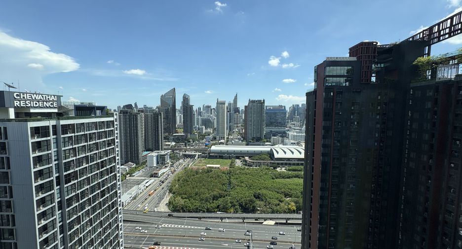For sale and for rent 2 bedrooms condo in Huai Khwang, Bangkok