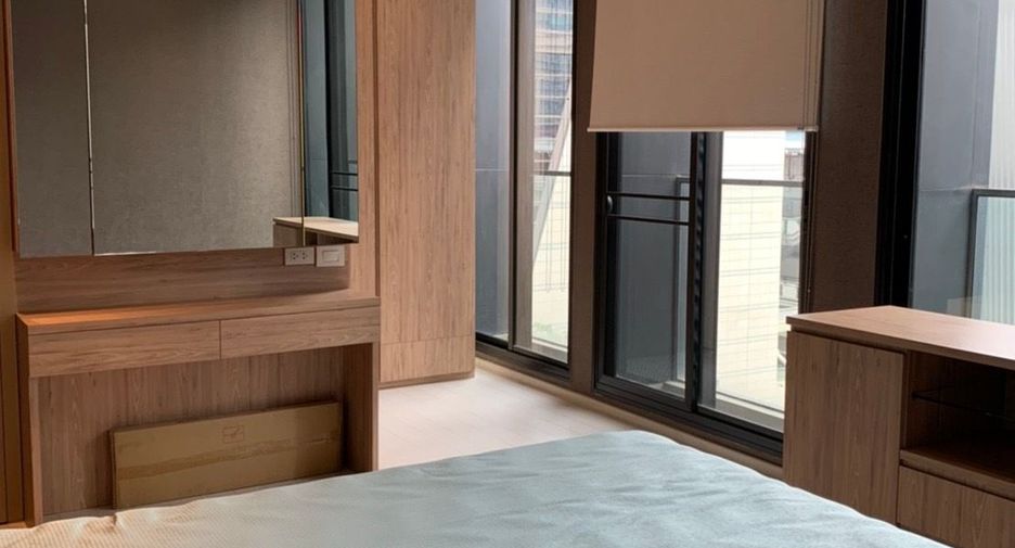 For rent 2 bedrooms condo in Pathum Wan, Bangkok