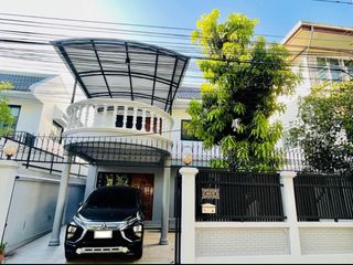 出租 3 卧室 独立屋 在 Phra Khanong, 曼谷