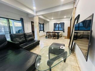出租 3 卧室 独立屋 在 Phra Khanong, 曼谷
