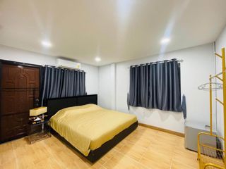 出租 3 卧室 独立屋 在 Phra Khanong, 曼谷