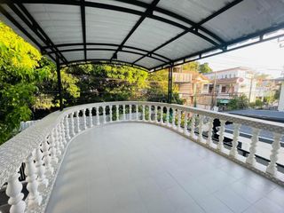 出租 3 卧室 独立屋 在 Phra Khanong, 曼谷