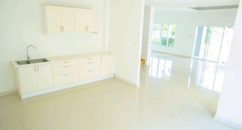 For sale 3 bedrooms house in Sai Mai, Bangkok