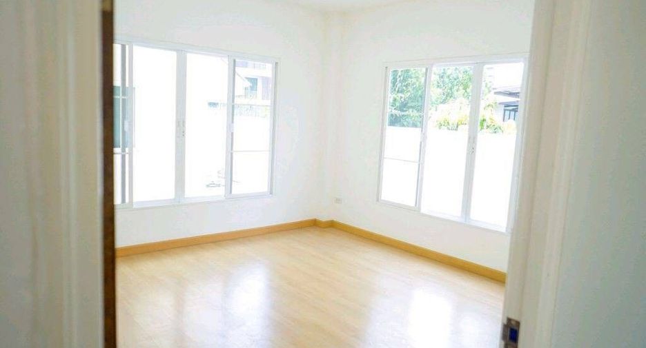 For sale 3 bedrooms house in Sai Mai, Bangkok