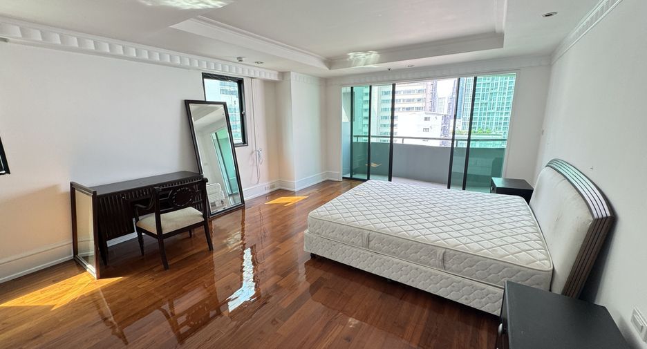 For rent 3 bedrooms apartment in Watthana, Bangkok