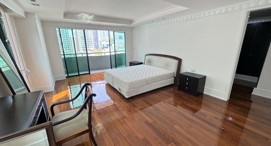 For rent 3 bedrooms apartment in Watthana, Bangkok
