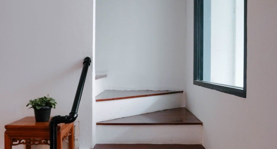 For rent 3 bedrooms townhouse in Watthana, Bangkok