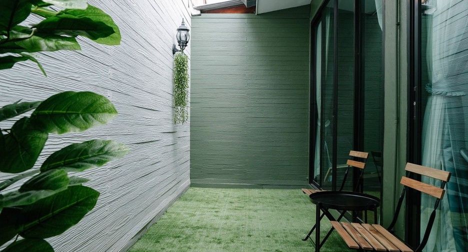 For rent 3 bedrooms townhouse in Watthana, Bangkok