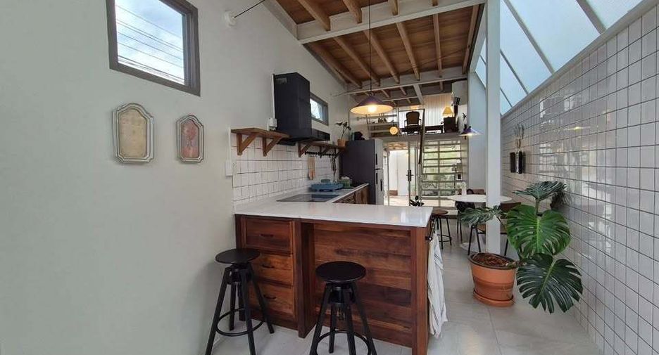 For sale 1 bed townhouse in Phaya Thai, Bangkok
