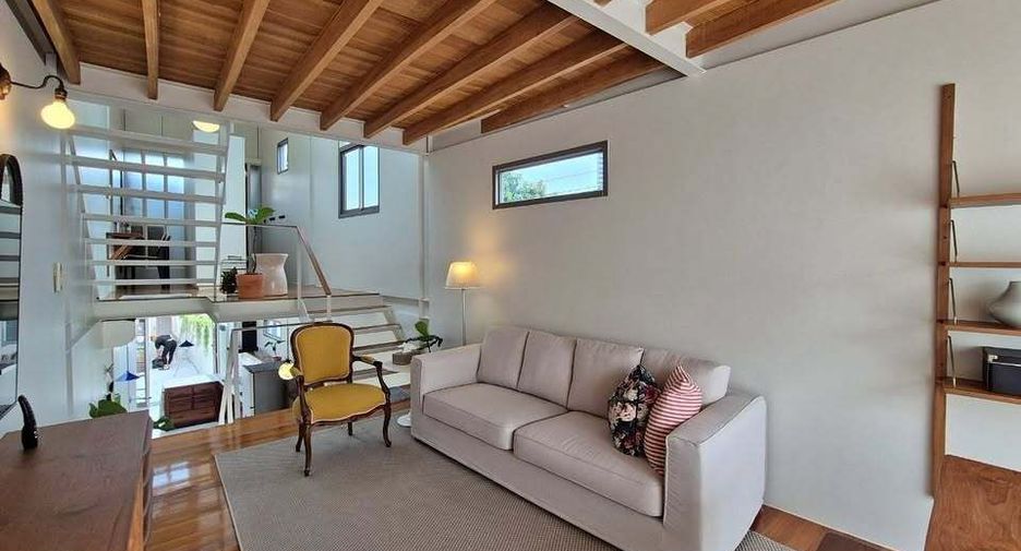 For sale 1 bed townhouse in Phaya Thai, Bangkok