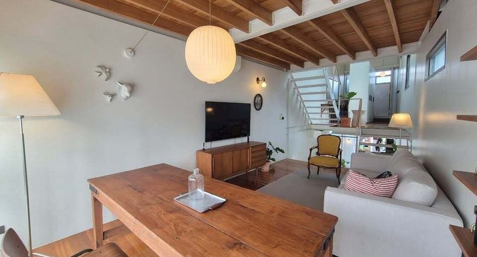 For sale 1 bed townhouse in Phaya Thai, Bangkok