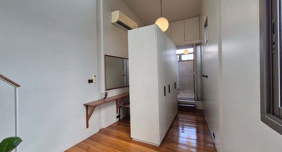 For sale 1 bed townhouse in Phaya Thai, Bangkok