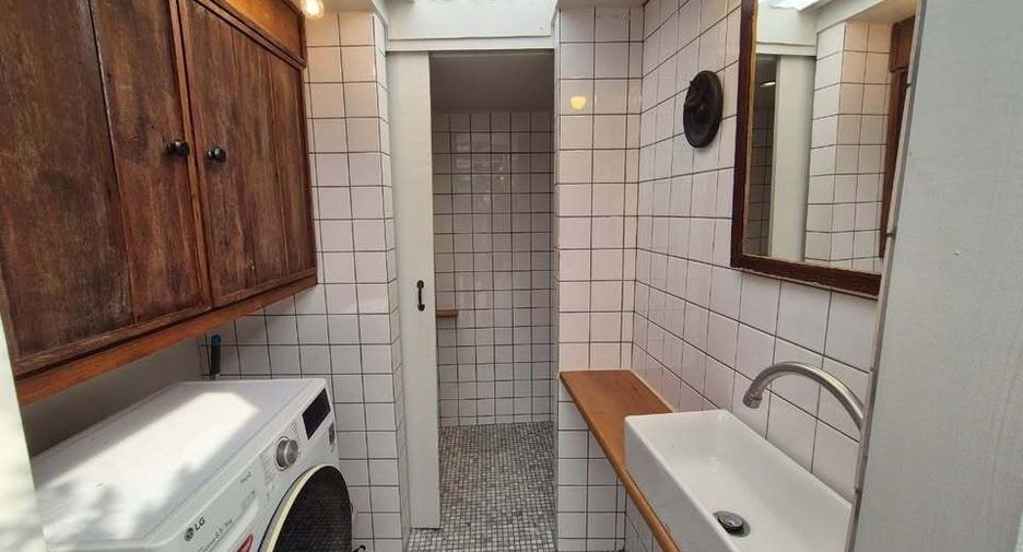 For sale 1 bed townhouse in Phaya Thai, Bangkok