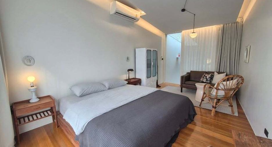 For sale 1 bed townhouse in Phaya Thai, Bangkok