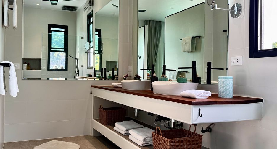 For sale 6 bedrooms villa in Mueang Phuket, Phuket