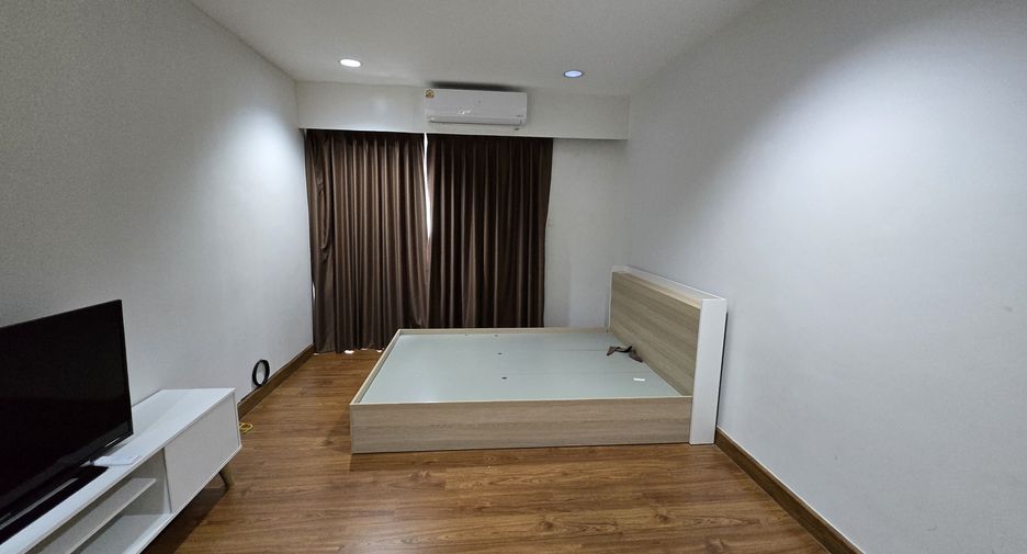 For sale and for rent 3 bedrooms townhouse in Wang Thonglang, Bangkok