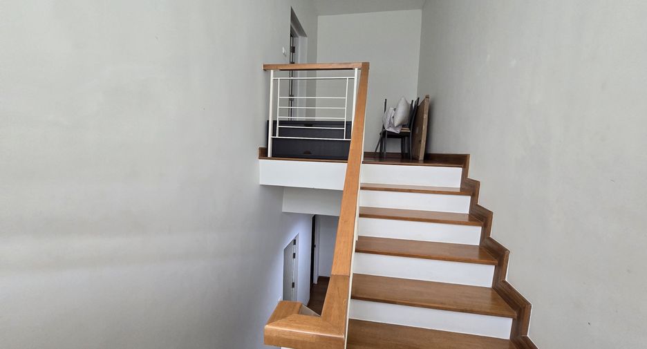 For sale and for rent 3 bedrooms townhouse in Wang Thonglang, Bangkok