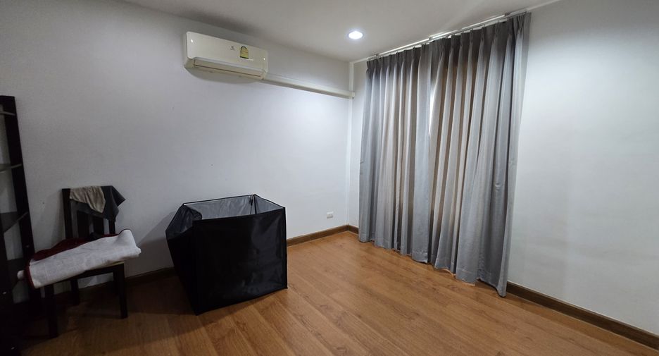 For sale and for rent 3 bedrooms townhouse in Wang Thonglang, Bangkok
