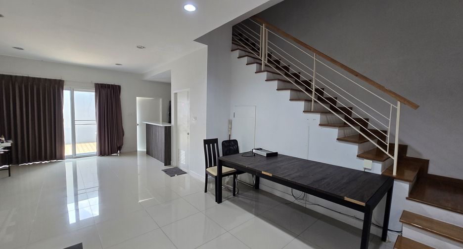 For sale and for rent 3 bedrooms townhouse in Wang Thonglang, Bangkok