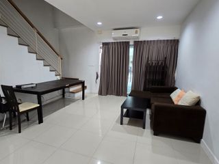 ขาย และ ให้เช่า 3 ห้องนอน ทาวน์เฮ้าส์ ใน วังทองหลาง, กรุงเทพฯ