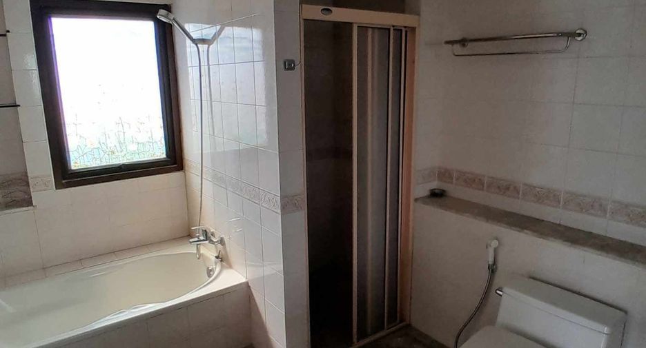 For rent 2 bedrooms condo in Sathon, Bangkok