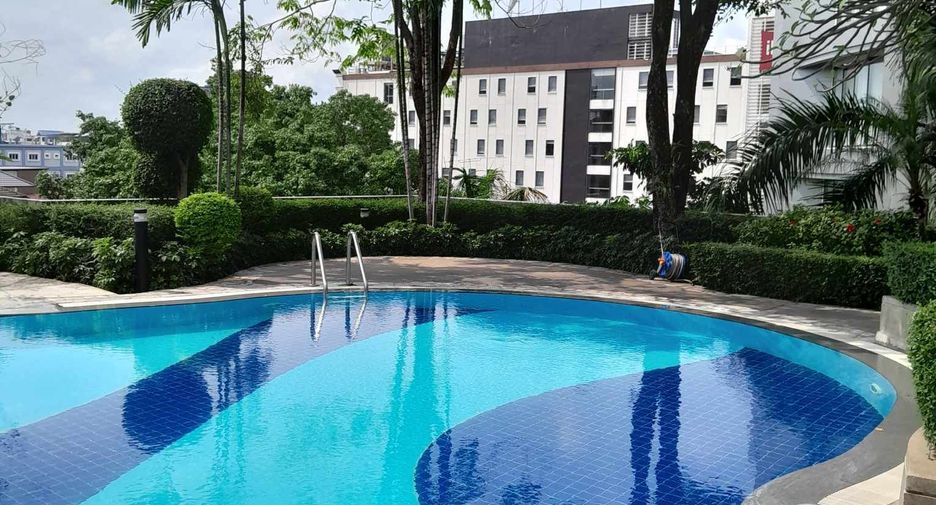 For rent 2 bedrooms condo in Sathon, Bangkok