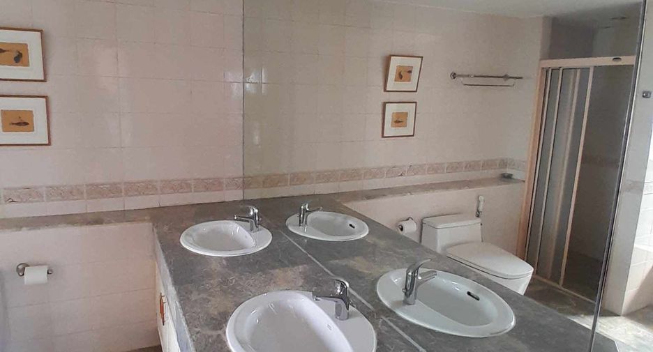 For rent 2 bedrooms condo in Sathon, Bangkok